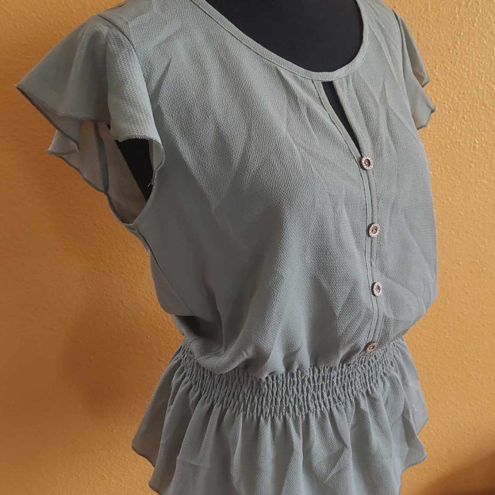 NWOT Green Peplum Shirt, size Medium
